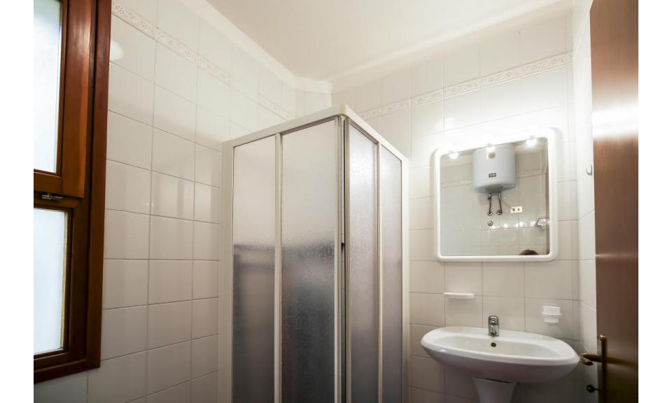 residence LE ZATTERE: B4 - bagno con box doccia (esempio)