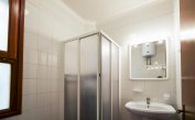 residence LE ZATTERE: B4/A - bagno con box doccia (esempio)