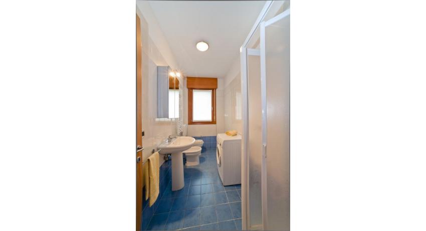 residence ROBERTA: B5 Standard - bagno con box doccia (esempio)